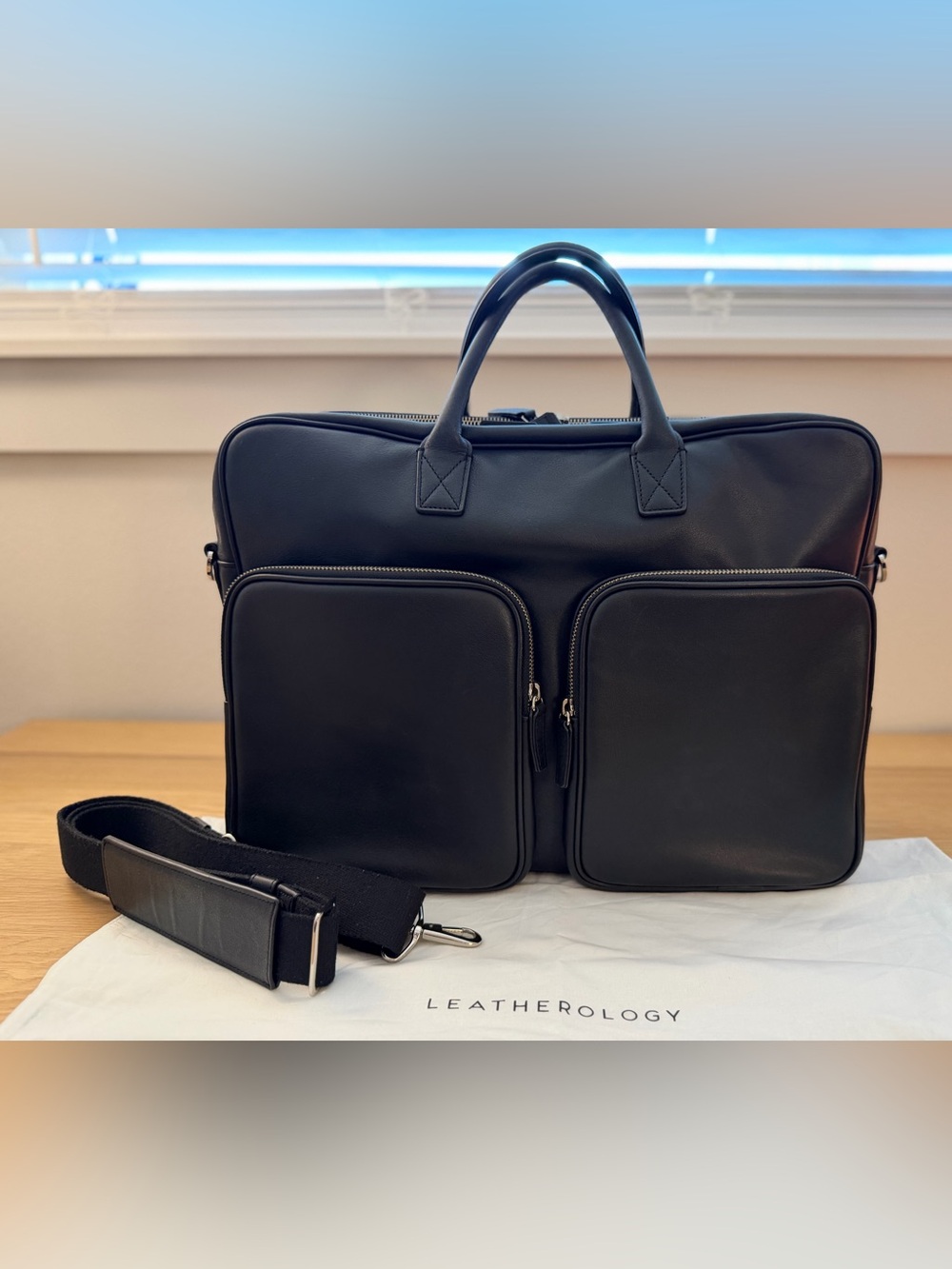 Leatherology Men’s Warren Large Black Leather Briefcase with Dual Front Pockets